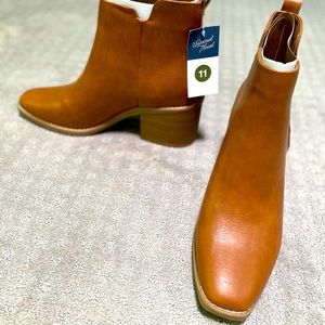 Universal thread Bristol boots size 11